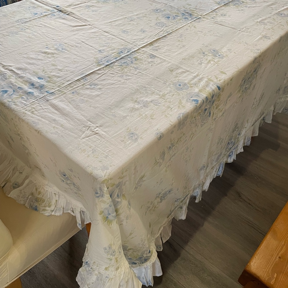Simply Shabby Chic British Rose Ruffled Table Cloth~ NWOT